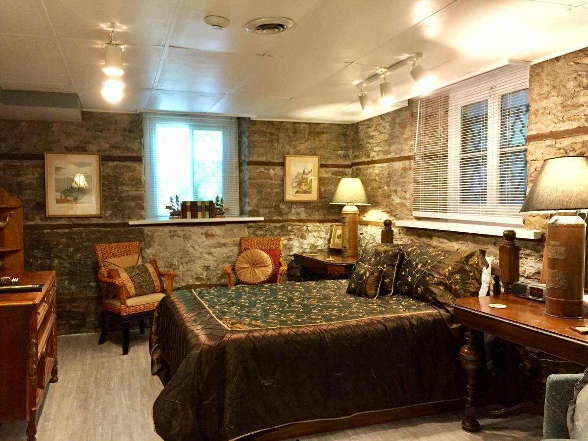 גאנאנוק Trinity House Inn מראה חיצוני תמונה